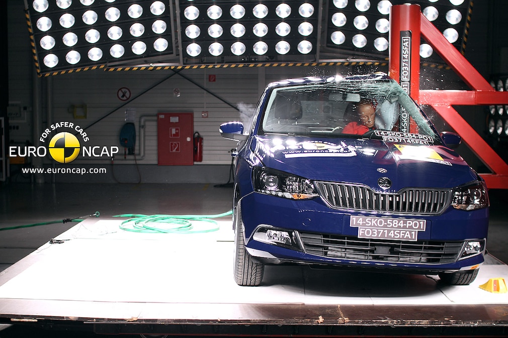 Skoda Fabia Pole Crash