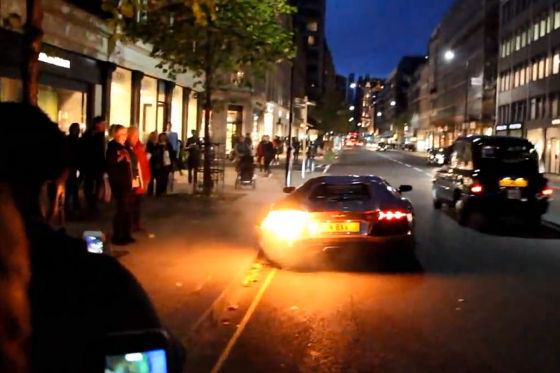 Lamborghini Aventador fängt Feuer
