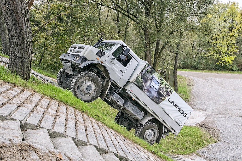 Fahrvorstellung neuer Unimog EuroVI hochgeländegängig