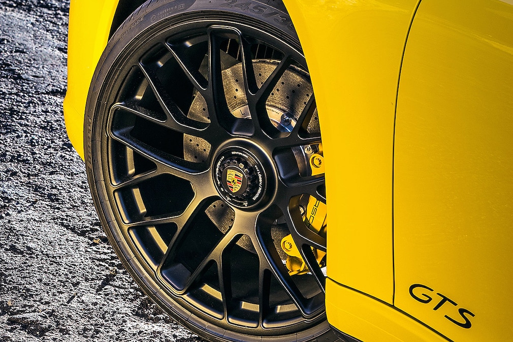 Porsche 911 Carrera GTS