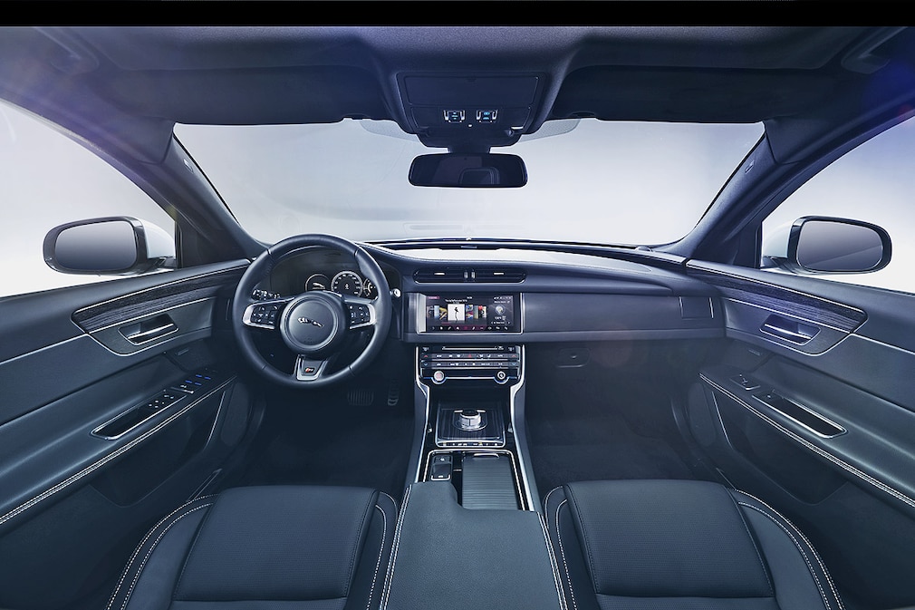 Jaguar XF