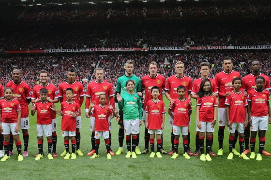 Die Mannschaft von Manchester United im Trikot mit Chevrolet-Logo