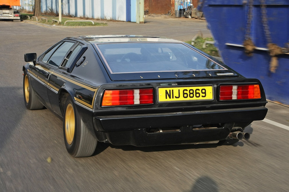 Lotus Esprit S2