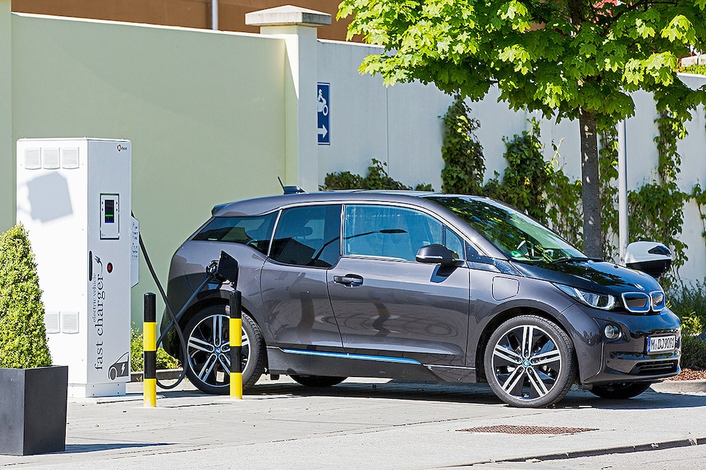 Schnellladesäulen für Elektrofahrzeuge
