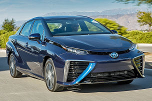 Erste Fahrt im Brennstoffzellen-Toyota