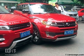 Unfall Landwind X7 mit Range Rover Evoque