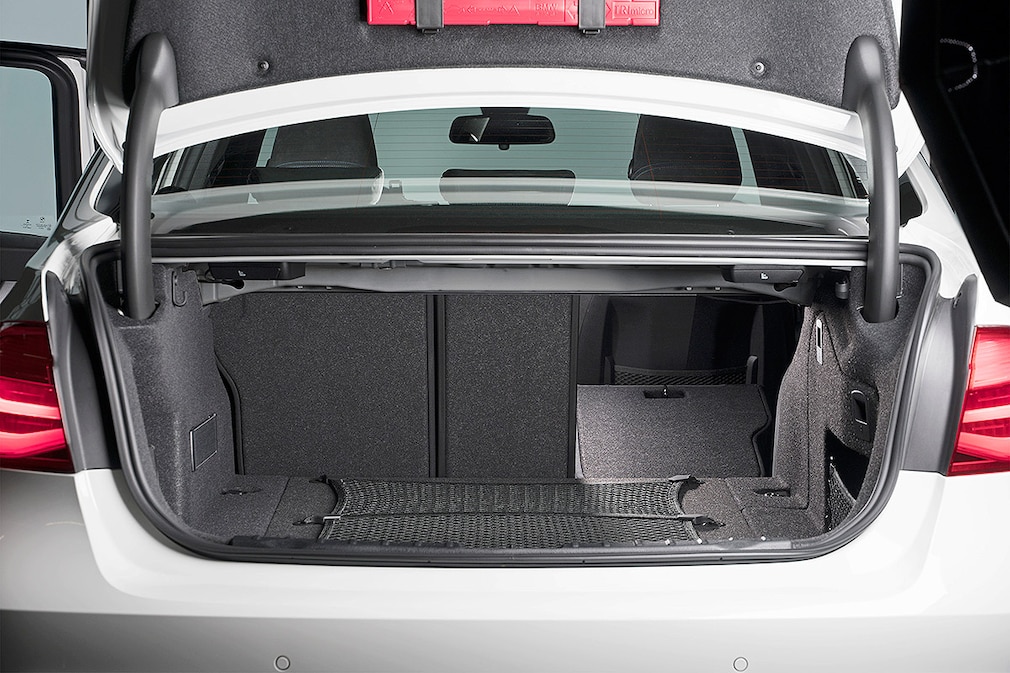 BMW 330e !!! SPERRFRIST 29. Januar 2016 00:01 Uhr !!!