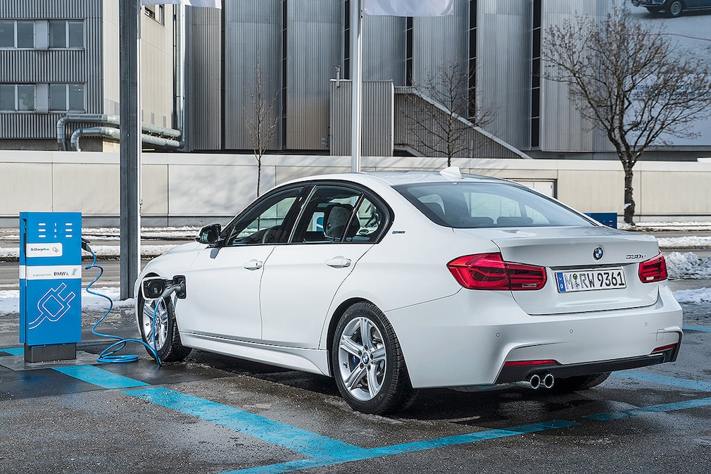BMW 330e !!! SPERRFRIST 29. Januar 2016 00:01 Uhr !!!