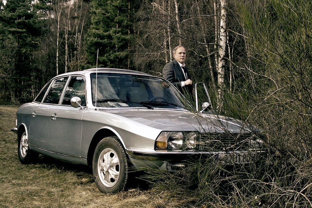 TATORT "Das Dorf " Felix Murot (Ulrich Tukur) mit Ro 80