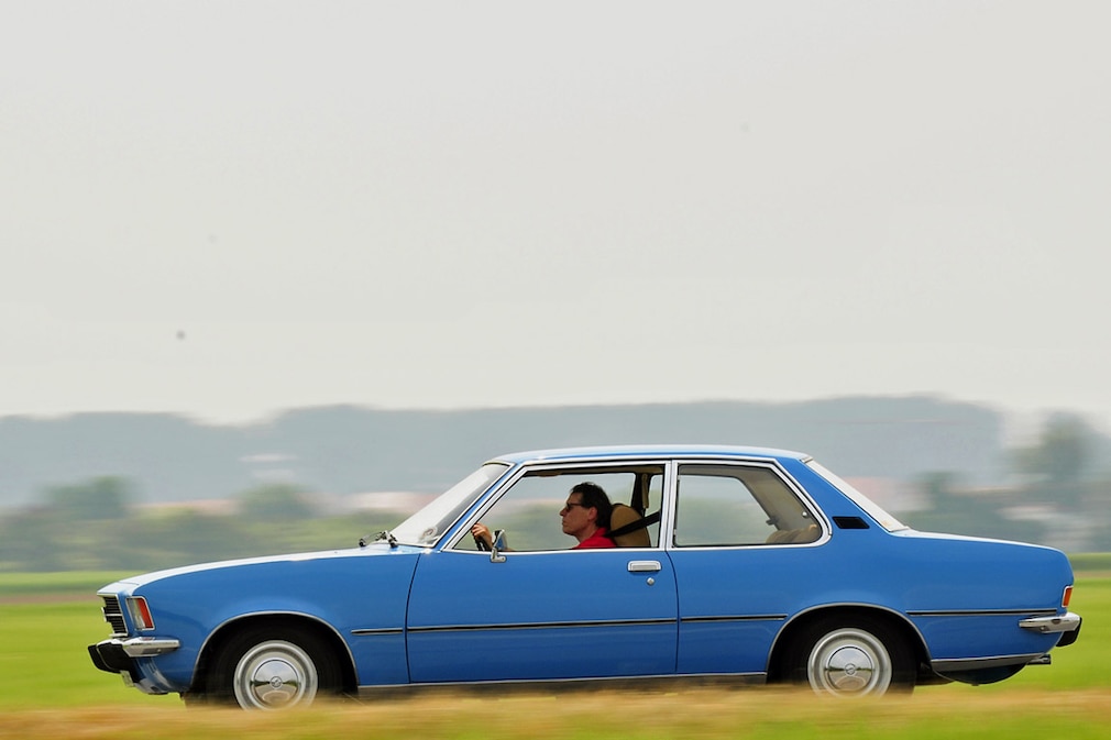 Opel Rekord D (1972-1977)