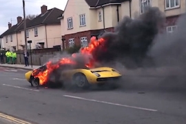 Lamborghini Miura abgefackelt