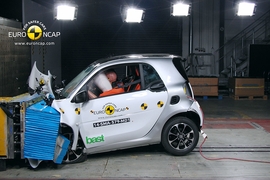 Smart fortwo Crashtest 2014