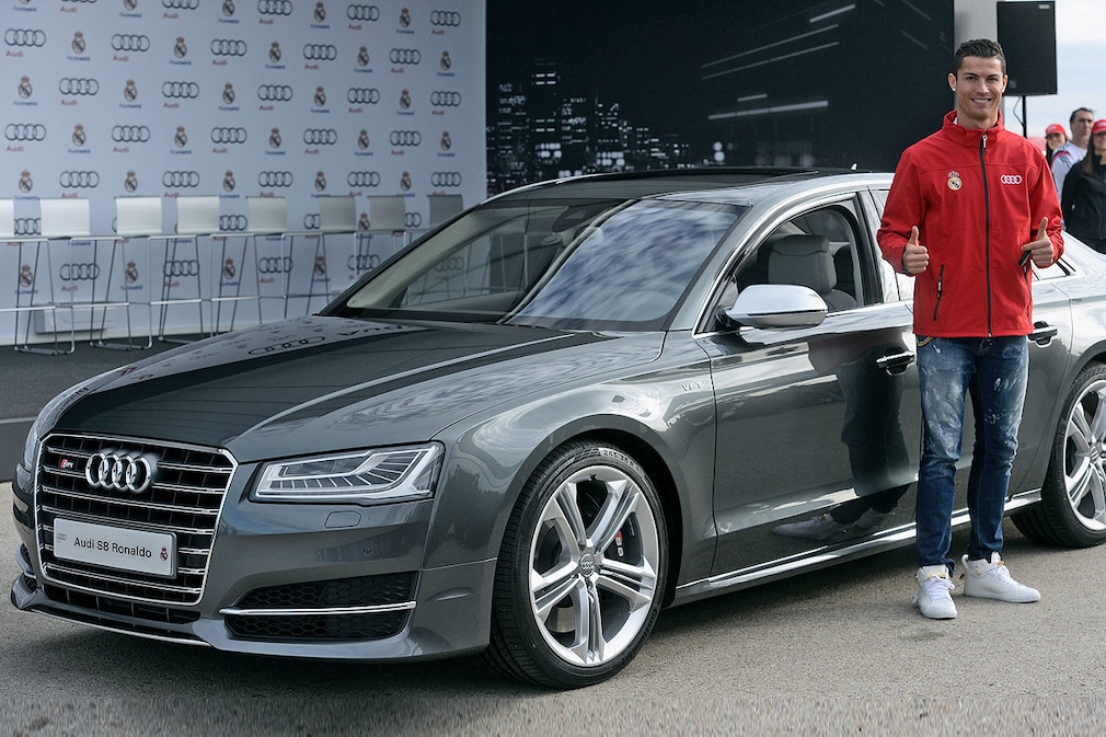 Cristiano Ronaldo von Real Madrid mit seinem neuen Audi S8