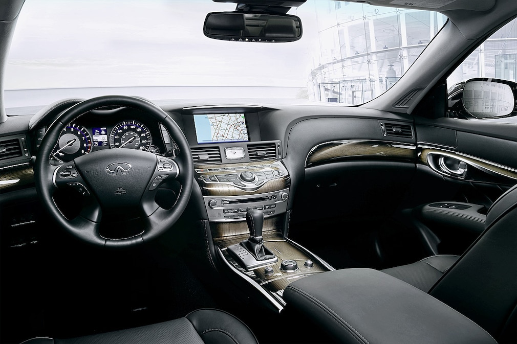 Infiniti Q70 L
