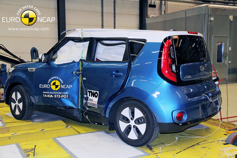 Kia Soul EV - Pole crash