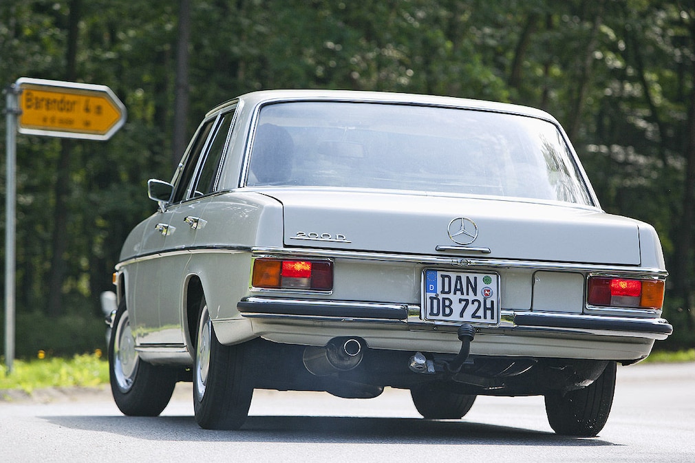 Mercedes 200 D (W 115) Mercedes 200 D (W 115)