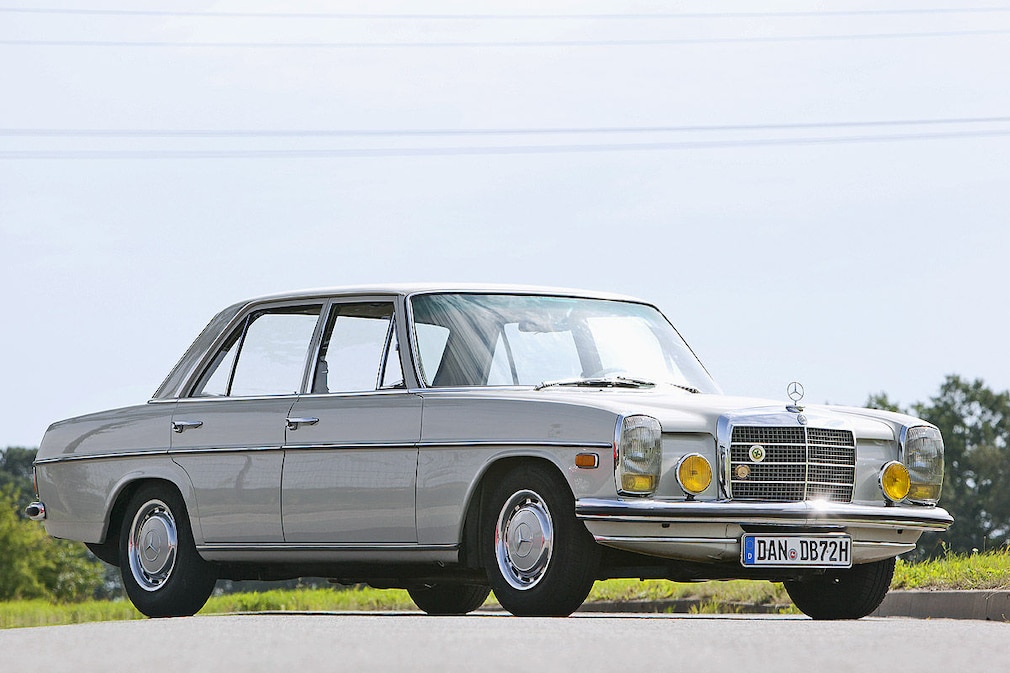 Mercedes 200 D (W 115) Mercedes 200 D (W 115)