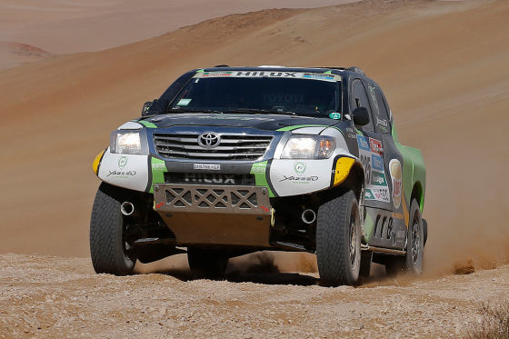 Yazeed Al-Rajhi aus Saudi-Arabien und sein Berliner Co-Pilot Timo Gottschalk