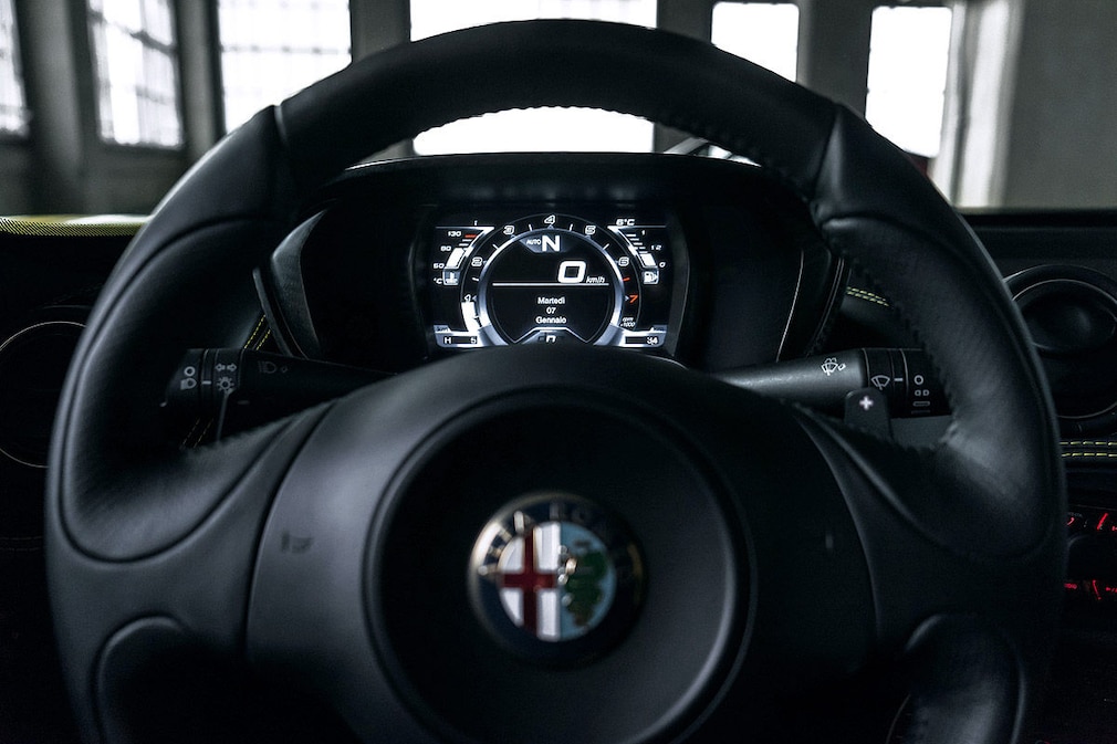 Alfa 4C Spider Cockpit