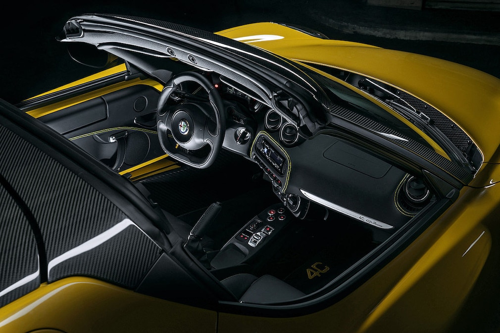 Alfa 4C Spider: Detroit Motor Show 2015