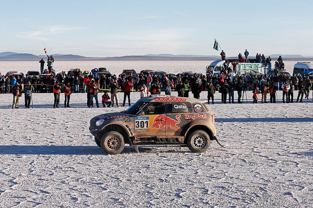 Qatari driver Nasser Al-Attiyah and his French co-driver Baumel Matthieu of Mini team during the start of the eighth stage of Rally Dakar 2015 between Uyuni, Bolivia and Iquique, Chile, 11 January 2015