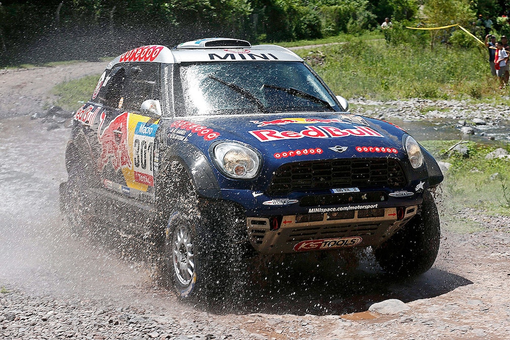 Qatar's driver Walter Nasser Al-Attiyah of Mini competes during the eleventh stage of 2015 Rally Dakar, between Salta and Termas Rio Hondo, in Argentina, 15 January 2015.