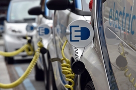 Car2go-Fahrzeuge an Ladestation