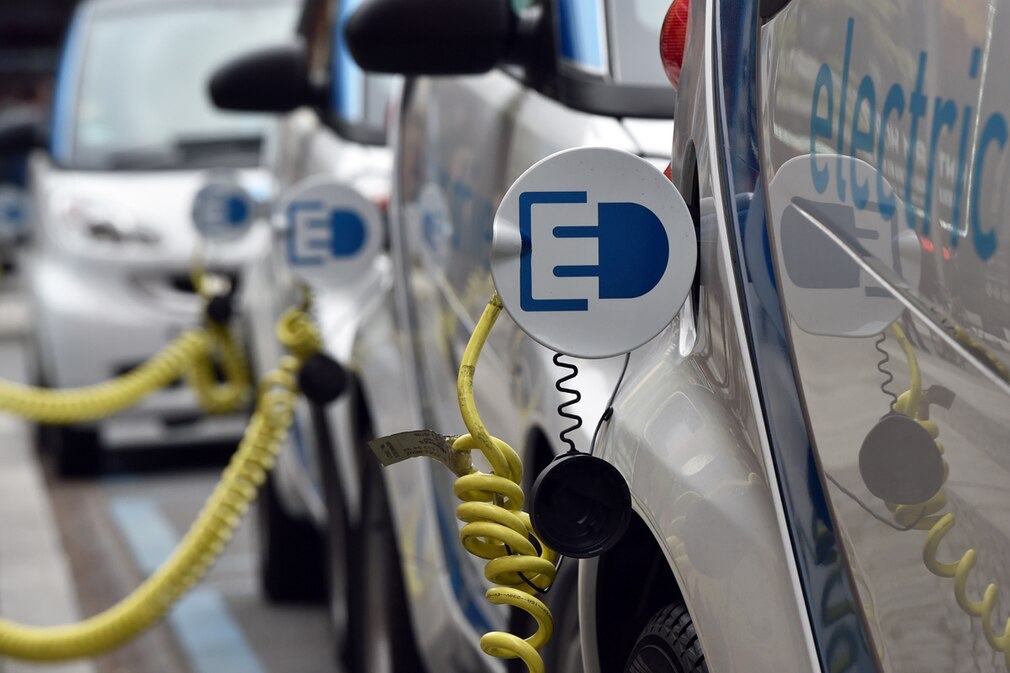 Car2go-Fahrzeuge an Ladestation