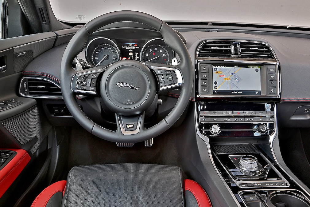 Jaguar XE S