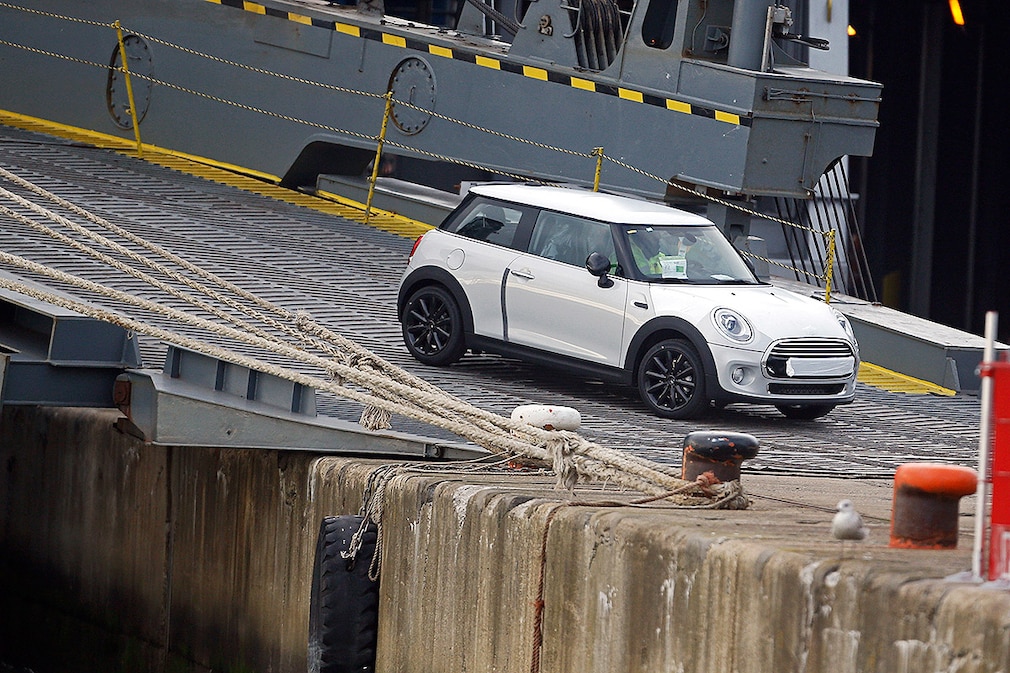 Solent ship grounding. A vehicle is removed from the Hoegh Osaka in Southampton Port. Picture date: Tuesday January 27, 2015. The Singapore-registered vessel, which has a cargo of 1,400 cars and 105 pieces of construction equipment, was beached deliberately on Bramble Bank sandbank, near Southampton, on January 3 after it began listing as it left the Hampshire port.