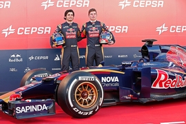 SAINZ CARLOS JR (SPA) TORO ROSSO STR10 RENAULT AMBIANCE PORTRAIT VERSTAPPEN MAX (NED) TORO ROSSO STR10 RENAULT AMBIANCE PORTRAIT during Toro Rosso STR10 launch at Jerez de la Frontera, Spain, January 31st 2015.