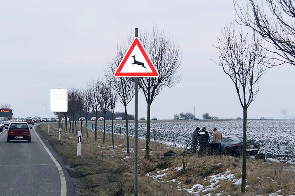 Audi R8 Sportwagen bei Probefahrt zerlegt