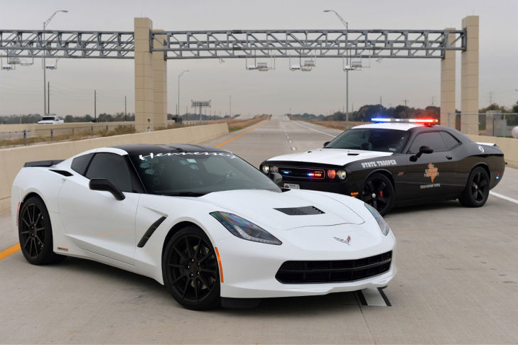 Hennessey Corvette vs Polizei-Challenger Hennessey Corvette vs Polizei-Challenger