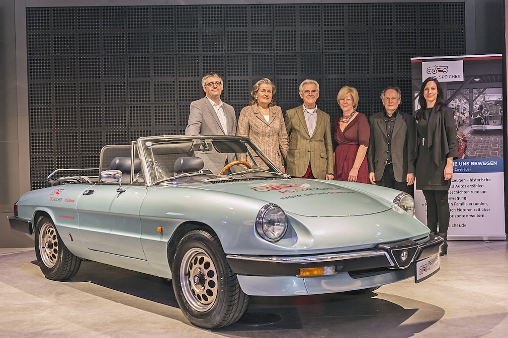 Chefredakteur Christian Steiger  Gabriele Rehkopf-Adt    Karl-Heinz Rehkopf  Vorsitzender des Stiftungsrates  Tina Gorschlüter Pressearbeit  Lebenshilfe Gießen    Reinhard Schade von der Lebenshilfe Gießen  Tina Kreiling  Pressearbeit   Lebenshilfe Gießen  mit dem  Alfa Romeo Spider