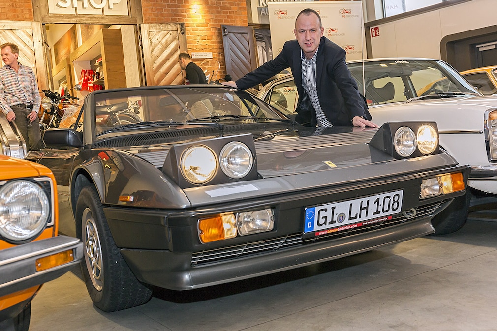 Gewinner Ingo Lippe (51) Bankkaufmann aus Hellwege bei Bremen mit seinem  Ferrari Mondial