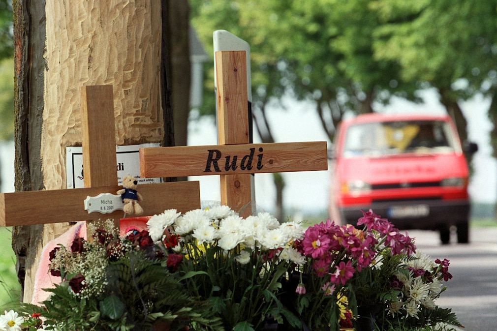 Kreuz am Straßenrand