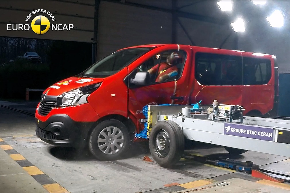 Euro NCAP Crashtest 2015 Renault Trafic