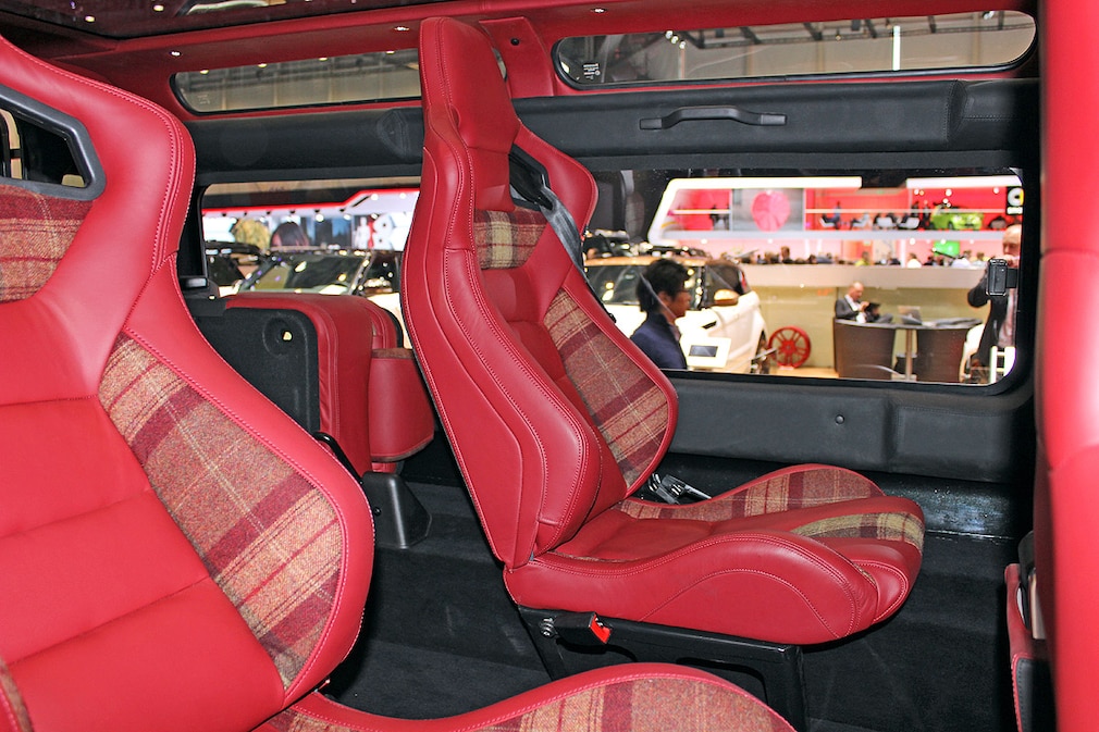 Land Rover Defender Flying Huntsman 6x6 Concept