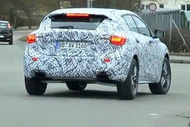 Infiniti QX30 (2015): Erlkönig