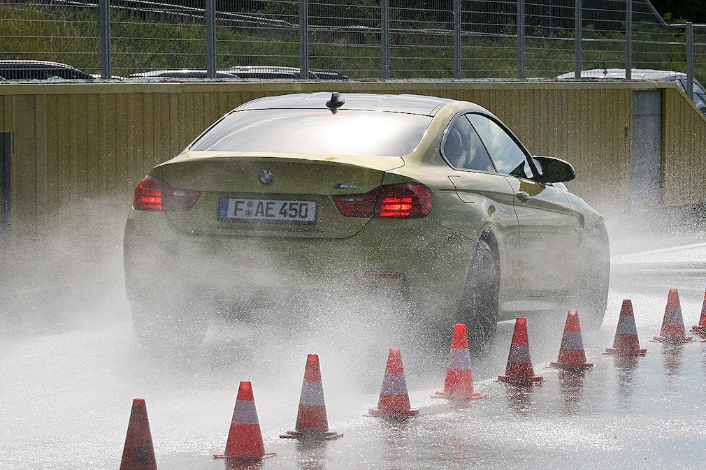 BMW M4, Sommerreifen-Test, Bremsen auf Nässe