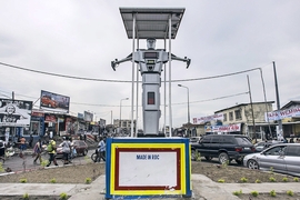 Roboter ersetzen Verkehrspolizisten in DR Kongo