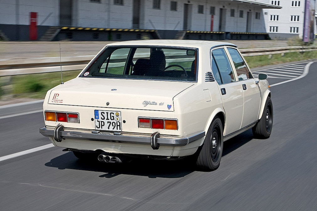 Alfa Romeo Alfetta 2000 Avorio   
