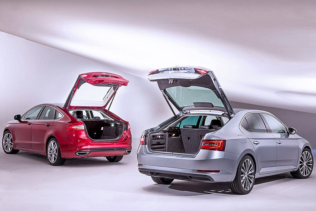 Skoda Superb und Ford Mondeo Heckansicht