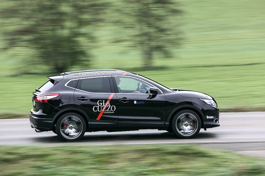 Nissan Qashqai Giacuzzo 1.6 dCi 4x4i schwarz Seitenansicht