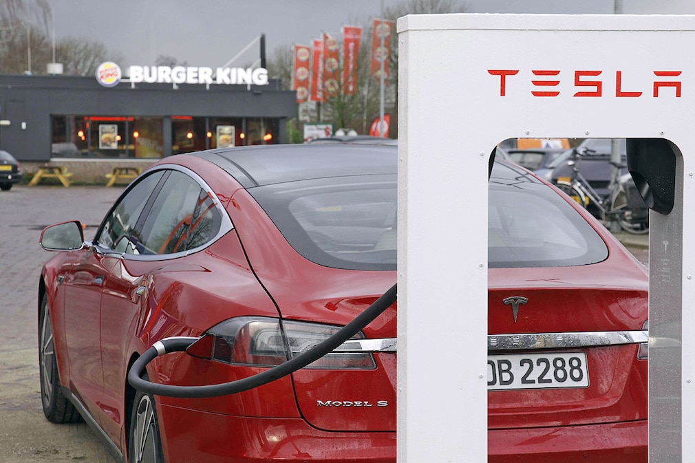 Mit dem Tesla Model S von Amsterdam nach München