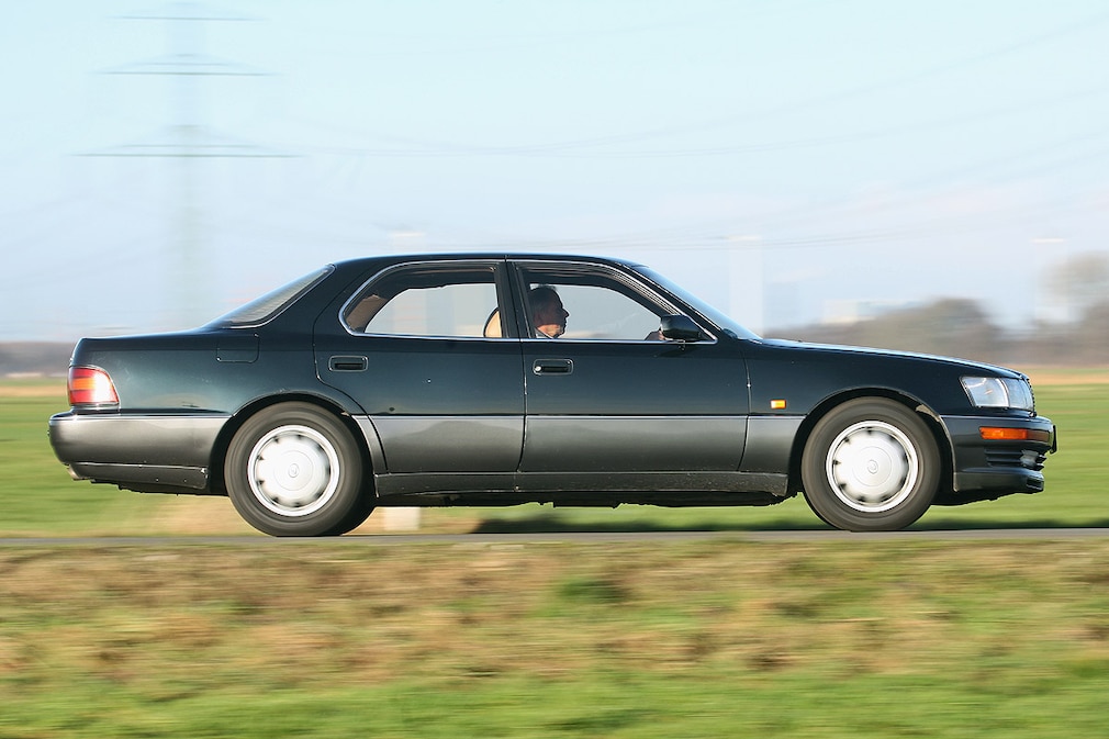 Lexus LS 400