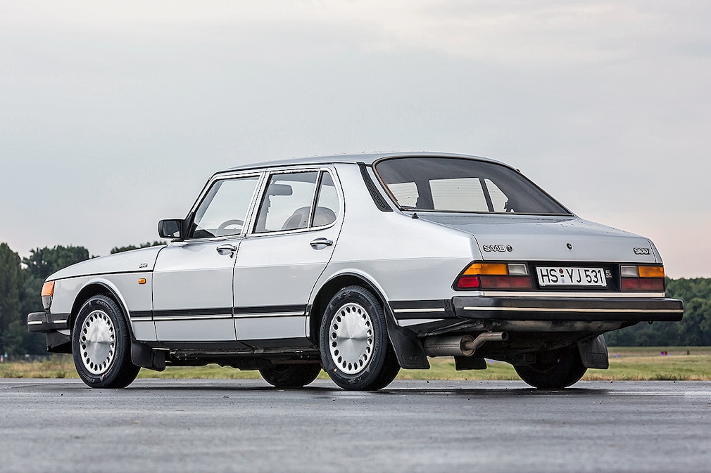Saab 900
