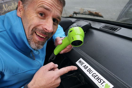 Sticker am Auto: Wie Sie sie am besten entfernen