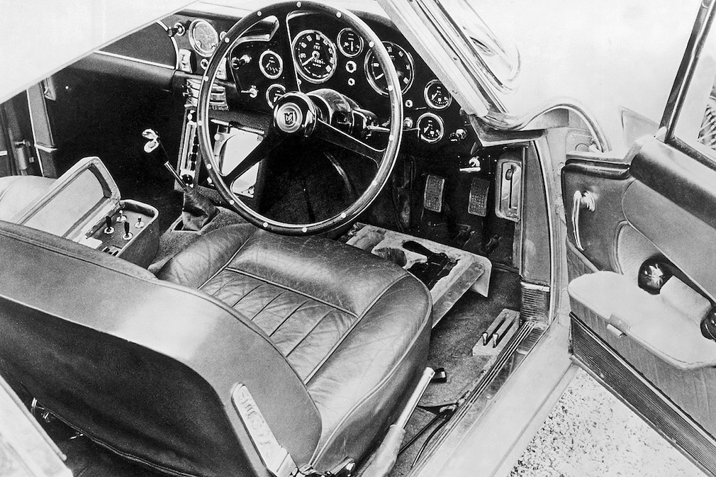 Aston Martin DB5 Cockpit James Bond 007 Sean Connery Goldfinger