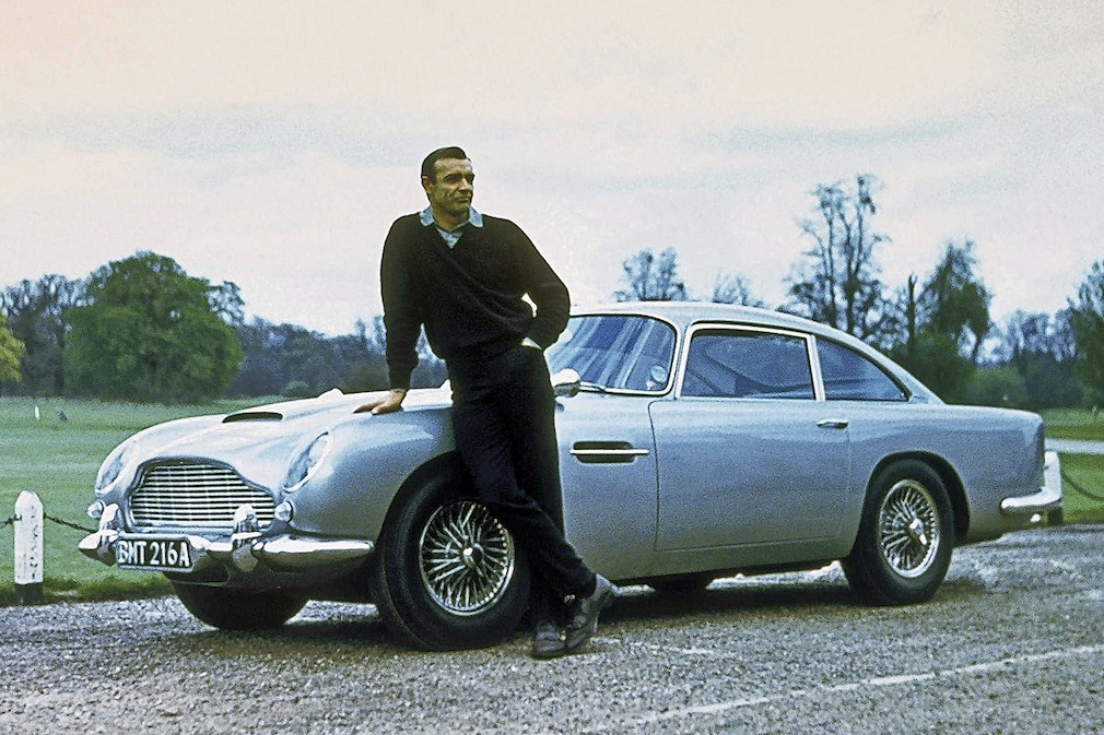 Aston Martin DB5 James Bond 007 Sean Connery Goldfinger